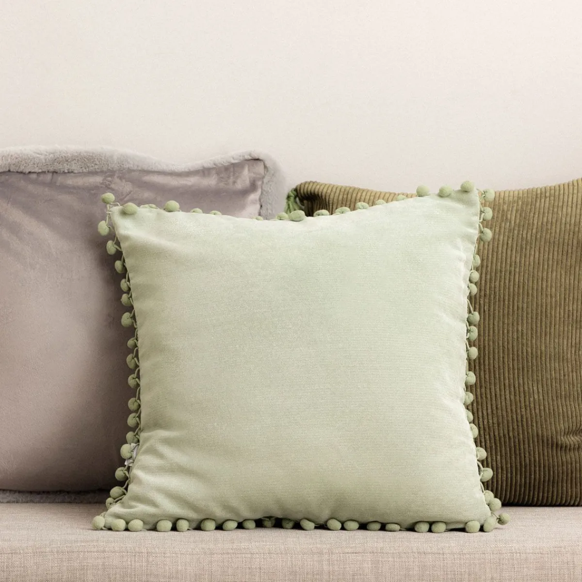 Store Poszewka Eslov Pistacjowa Z Pomponami 45X45 Cm Poduszki Na Krzeslo