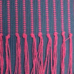 Discount Poszewka Paio Z Fuksjowymi Fredzlami 45X45 Cm Poszewki Na Poduszki